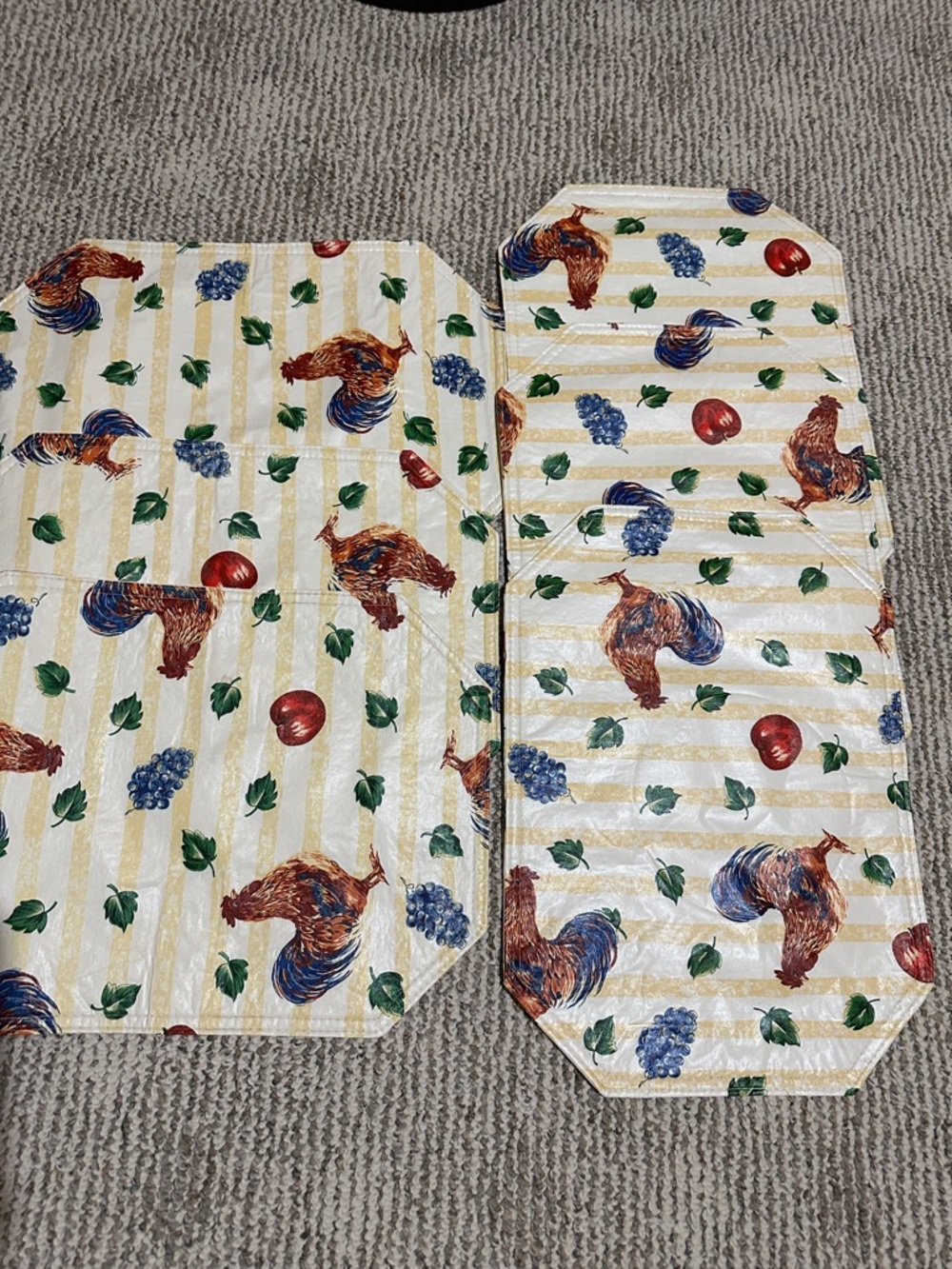 EBUC 6 (SIX) REVERSIBLE ROOSTER theme vinyl placemats